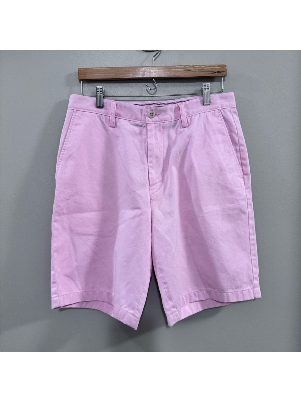 Nautica Light Pink Men's Flat Front Classic Fit Shorts. Size 32